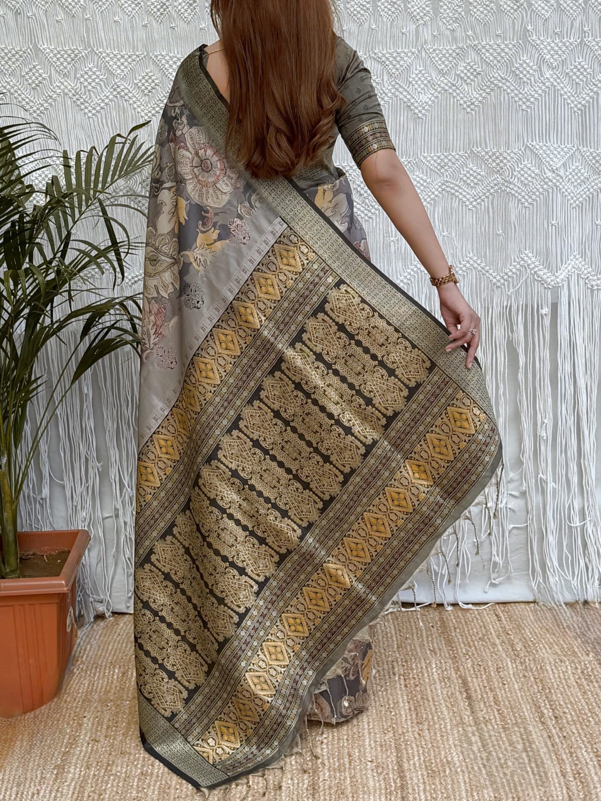 Vaishali Viscose Silk Jacquard Minakari & Zari Weaving Saree